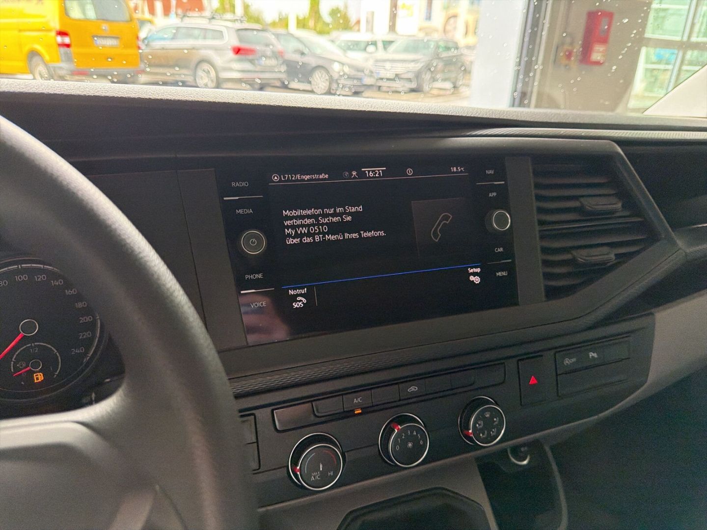 Fahrzeug 20 Fahrzeugabbildung Volkswagen T6.1 Kasten FWD 2.0TDI L1H1 Klima Navi - mit KI generiert/bearbeitet