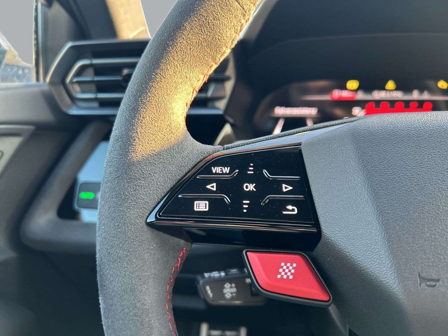 Fahrzeugabbildung Audi RS3 LIMOUSINE LED,PANO,HUD,SPORTABGAS,KAMERA