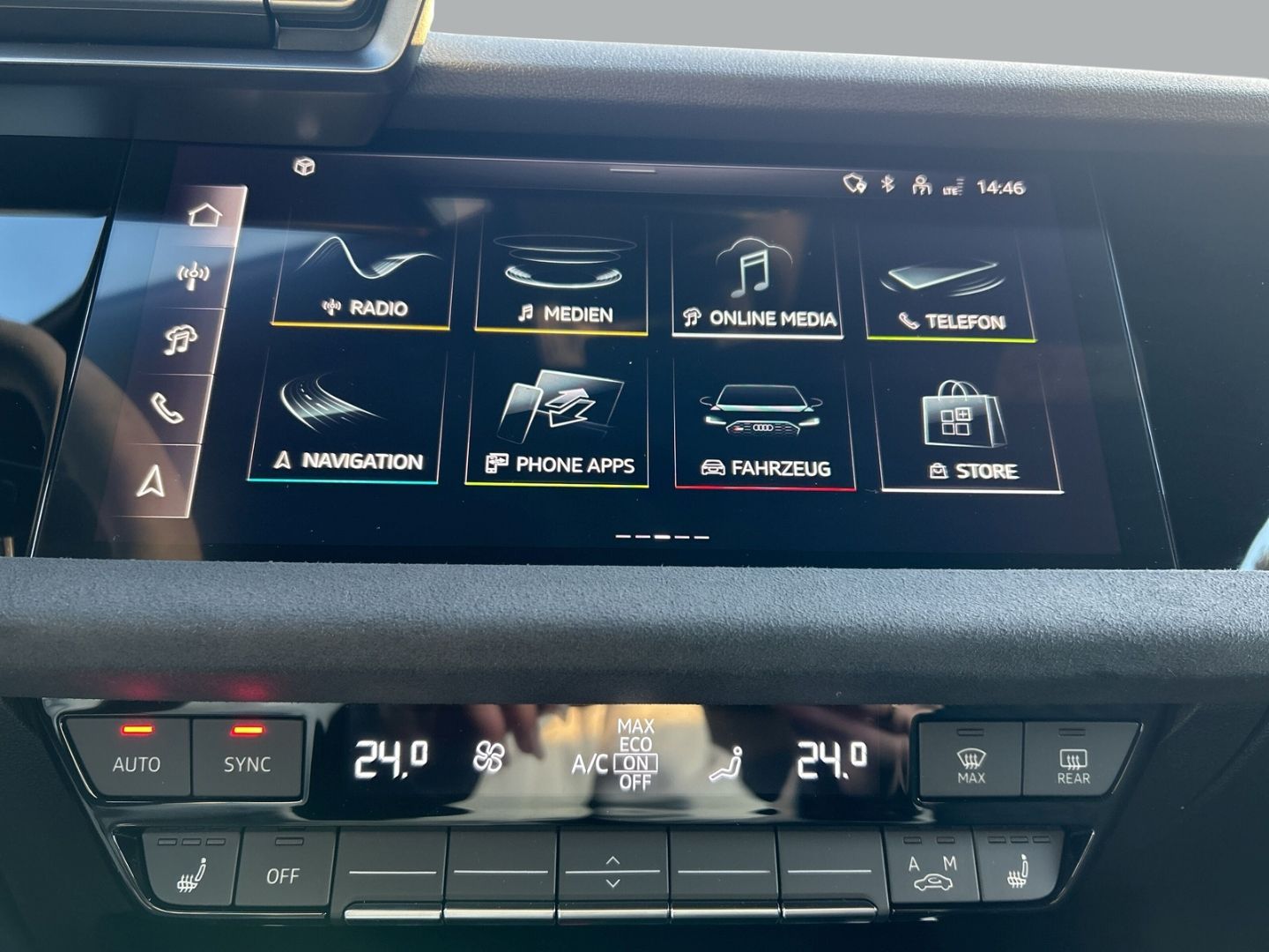 Fahrzeugabbildung Audi RS3 LIMOUSINE LED,PANO,HUD,SPORTABGAS,KAMERA