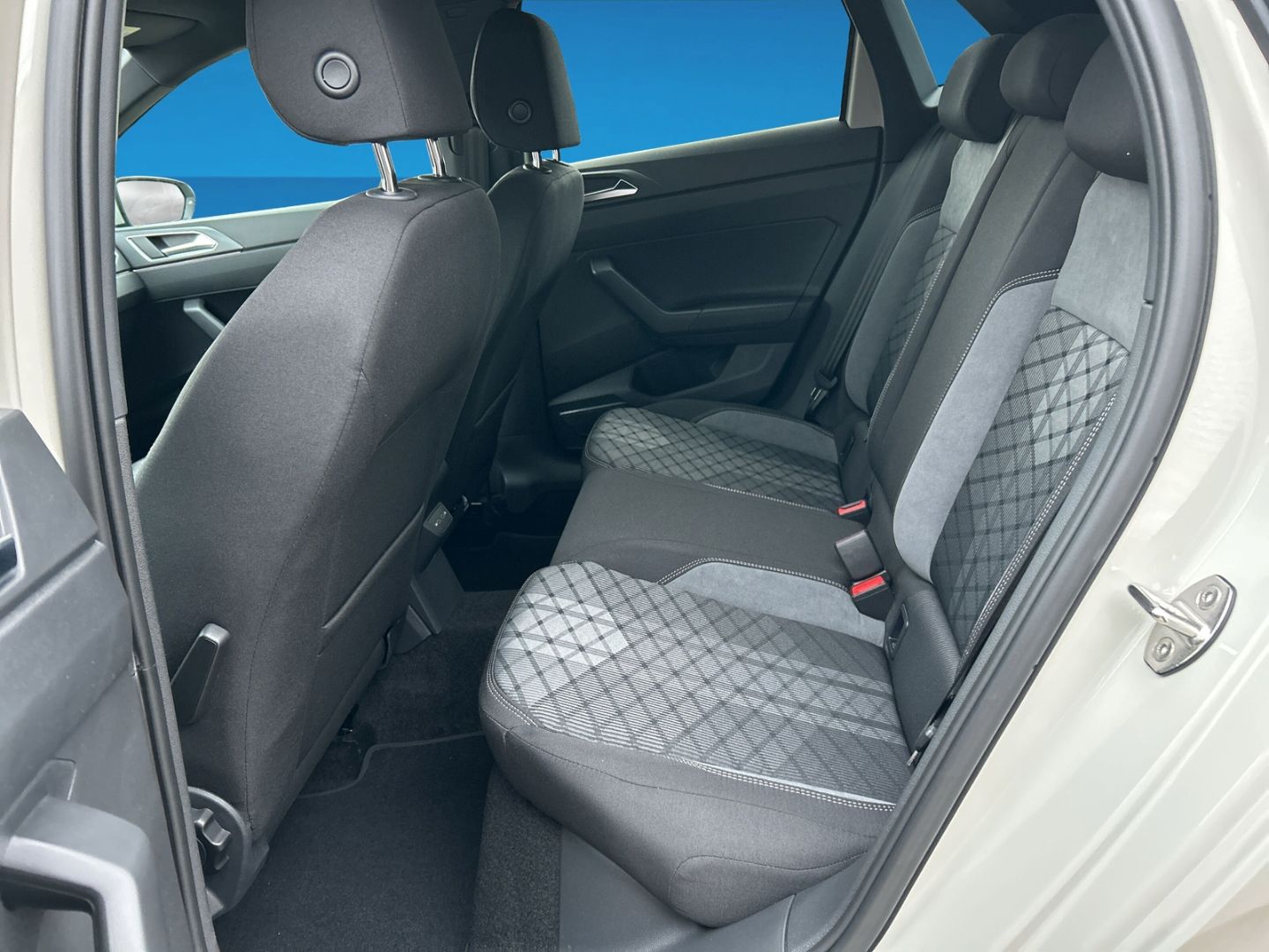 Fahrzeugabbildung Volkswagen Polo R-Line 1,0 l TSI DSG KEYLESS IQ.LIGHT IQ.DR