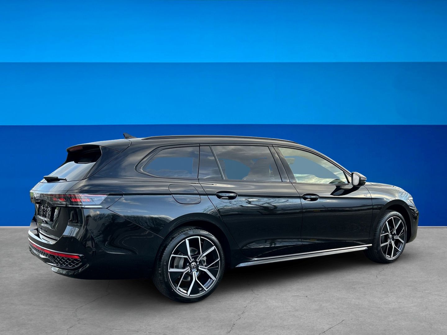 Fahrzeugabbildung Volkswagen Passat R-Line 2,0 l TDI PANO STANDH AHK SIGNATUR