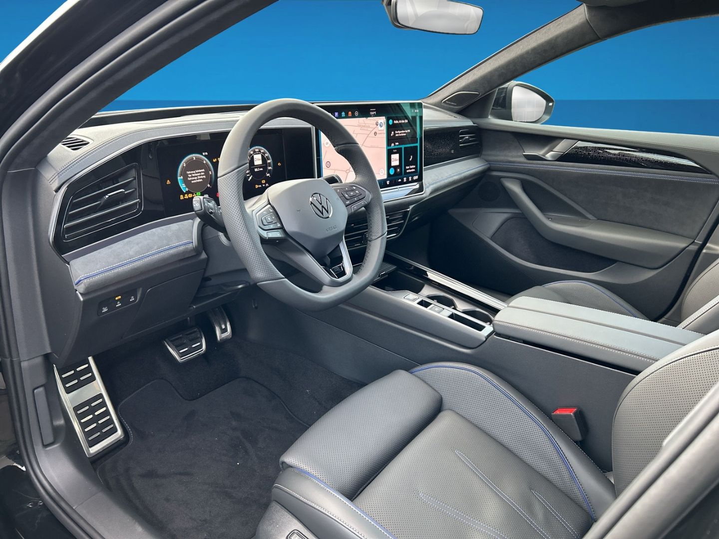 Fahrzeugabbildung Volkswagen Passat R-Line 2,0 l TDI PANO STANDH AHK SIGNATUR