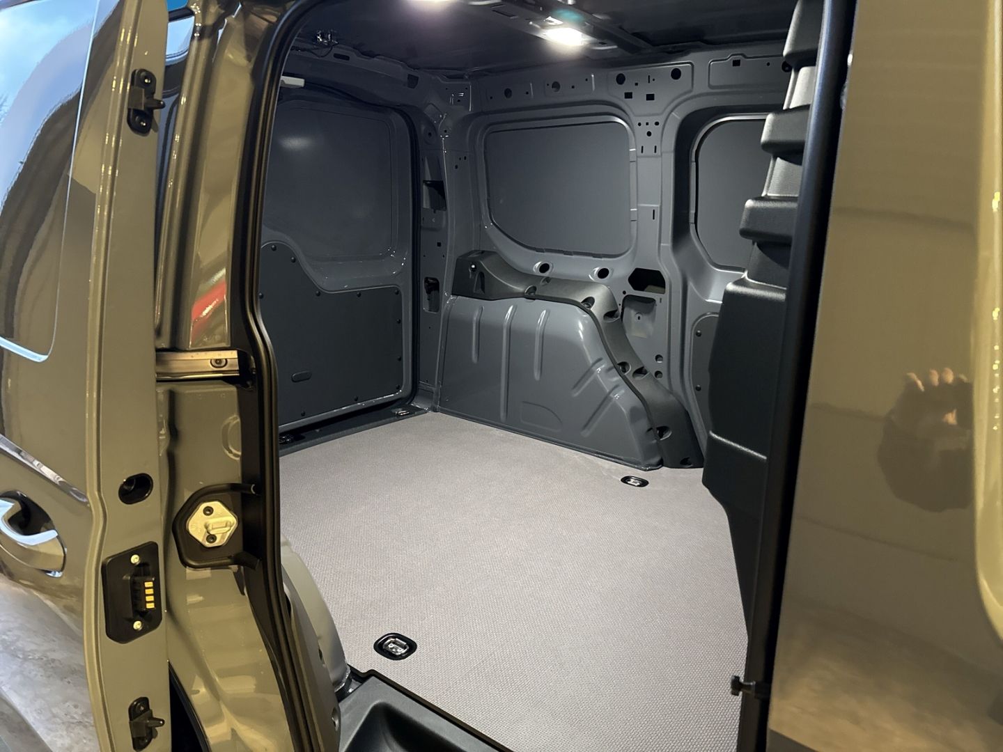 Fahrzeug 15 Fahrzeugabbildung Volkswagen Caddy Cargo 2,0 l TDI 75 kW 6-Gang-Schalter