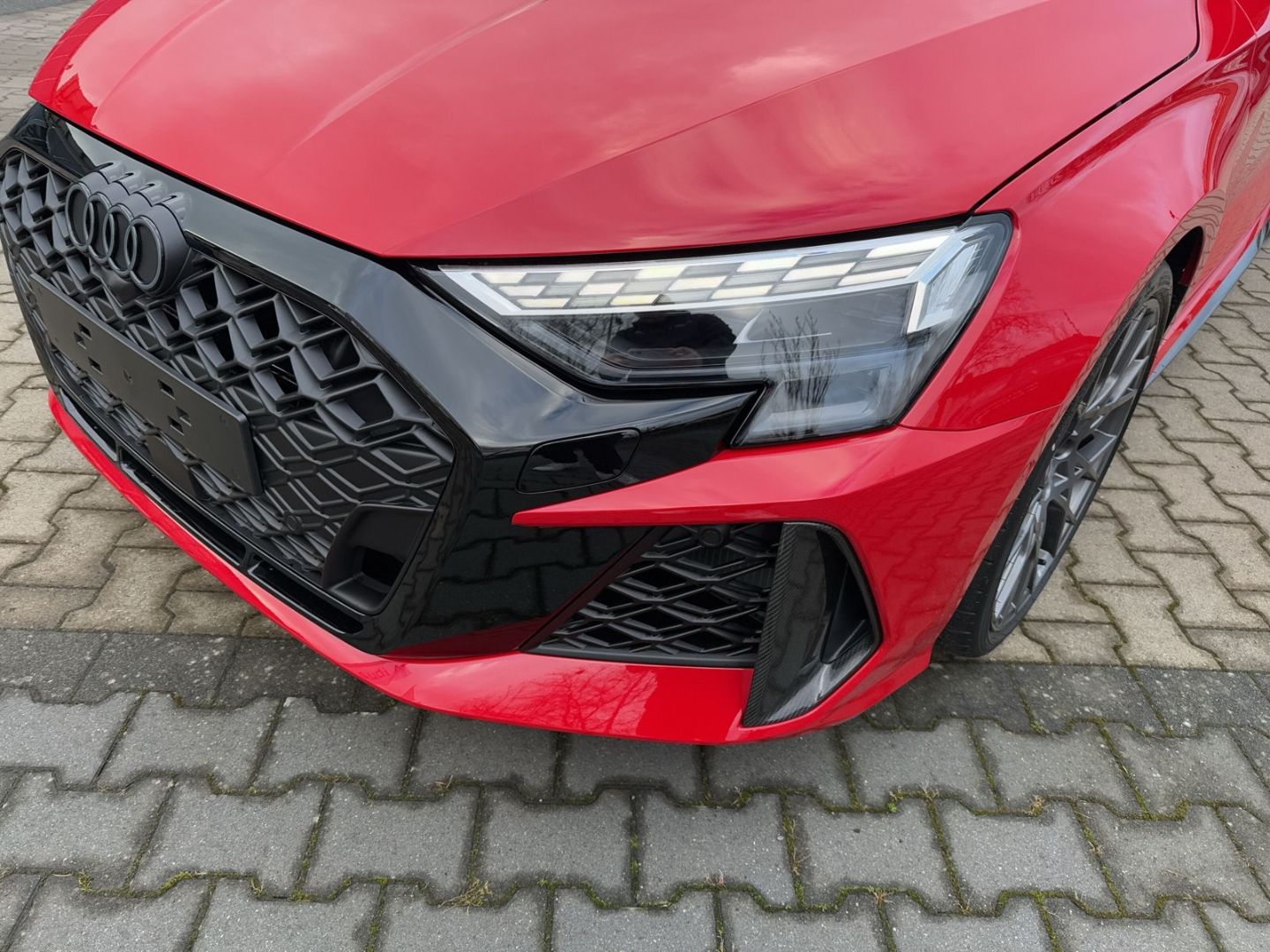 Fahrzeugabbildung Audi RS3 SPORTBACK 2.5 TFSI MATRIX-LED+PANO+SONOS+NAV