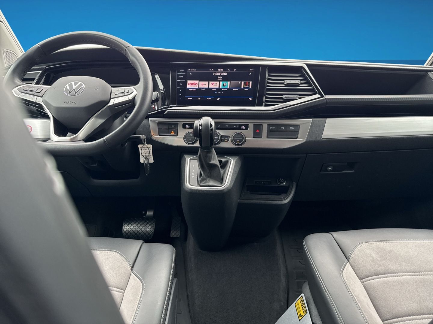 Fahrzeugabbildung Volkswagen California T6.1 2.0 TDI Beach Camper Edition 4 M