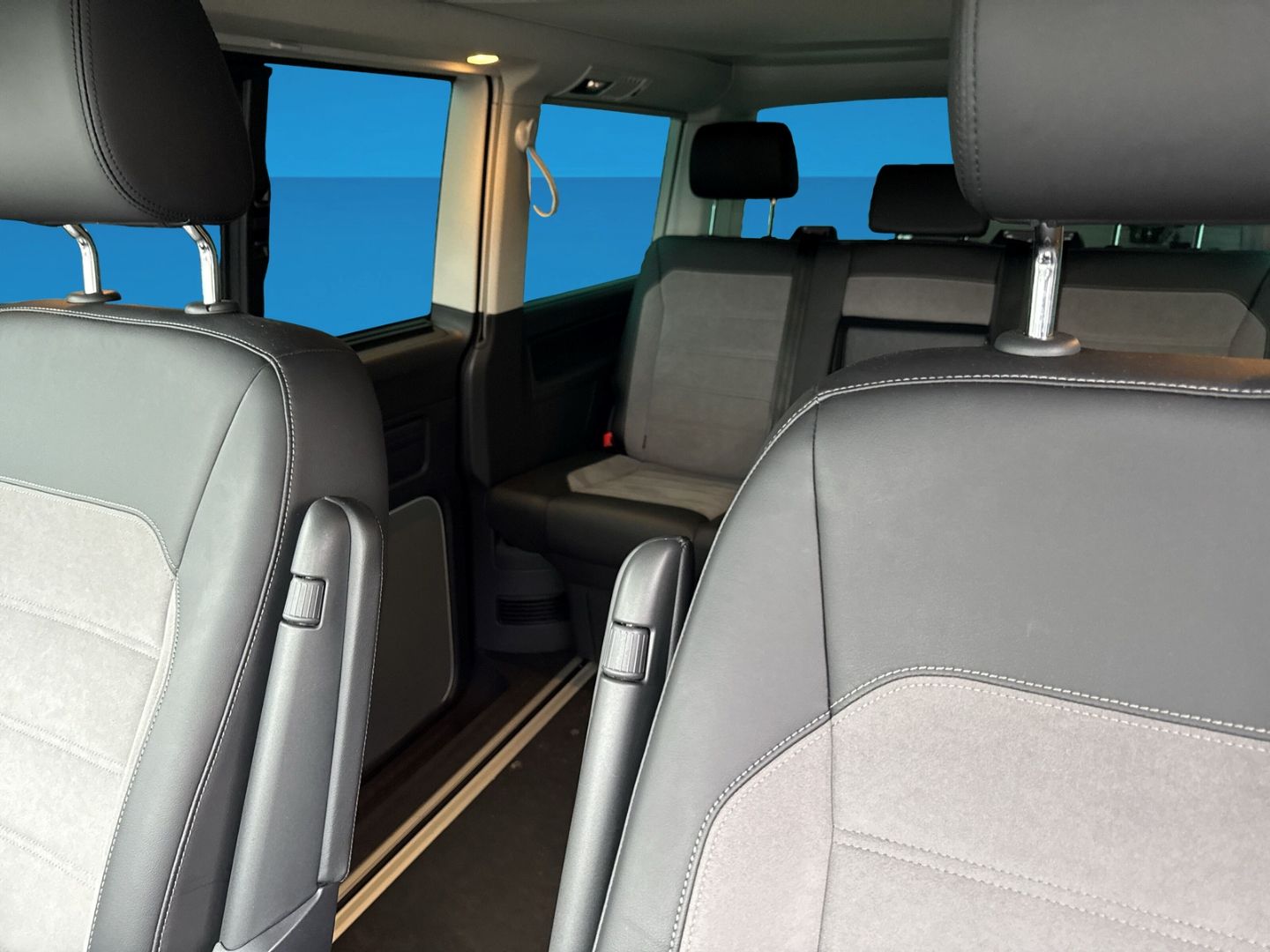 Fahrzeugabbildung Volkswagen California T6.1 2.0 TDI Beach Camper Edition 4 M
