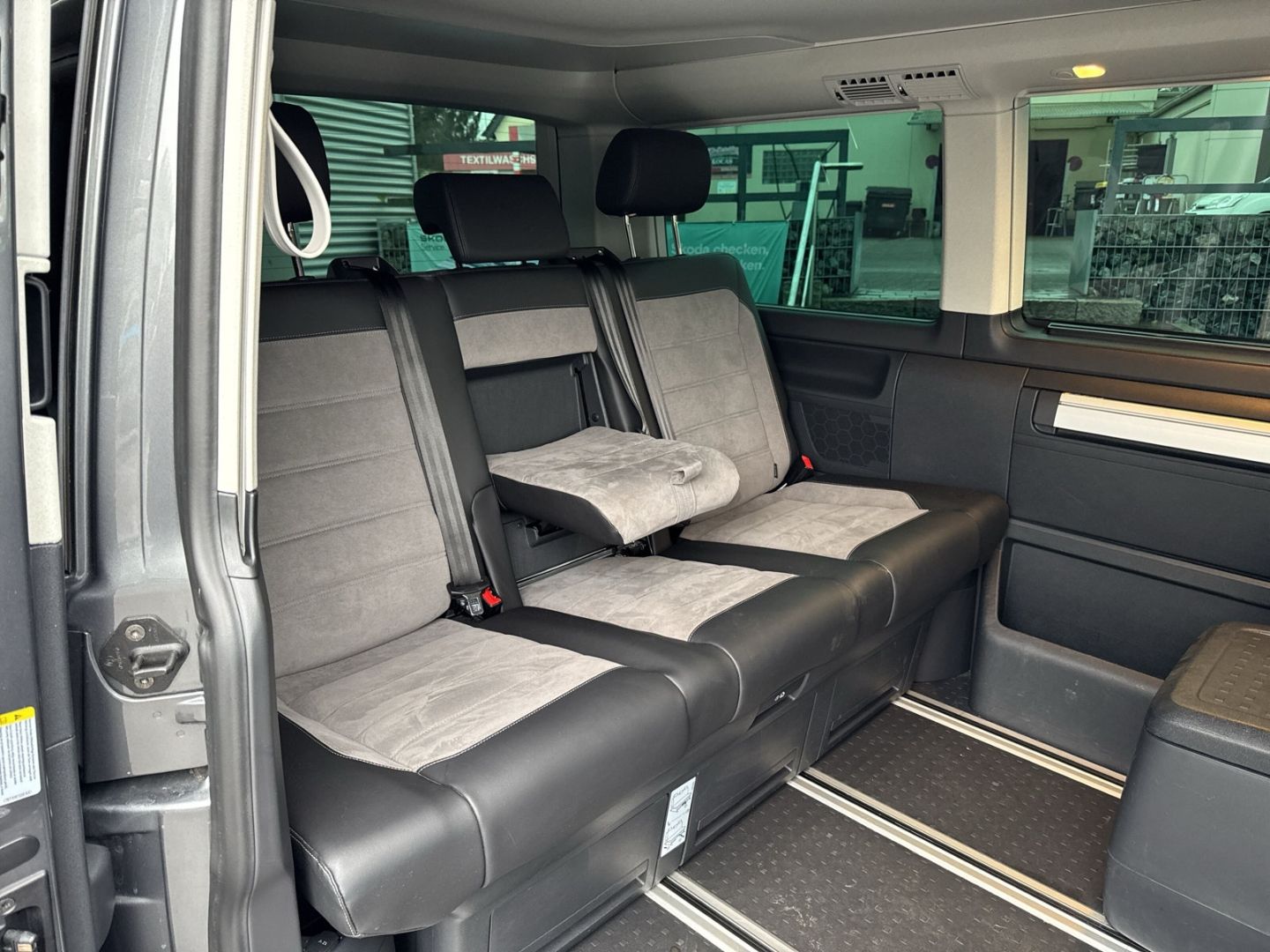 Fahrzeugabbildung Volkswagen California T6.1 2.0 TDI Beach Camper Edition 4 M