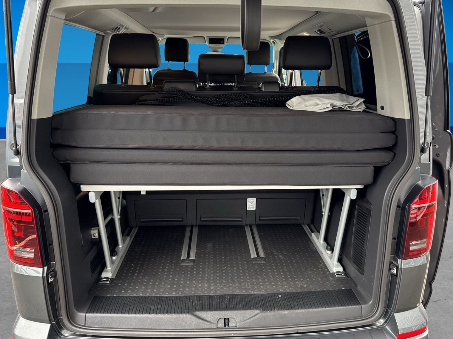 Fahrzeugabbildung Volkswagen California T6.1 2.0 TDI Beach Camper Edition 4 M