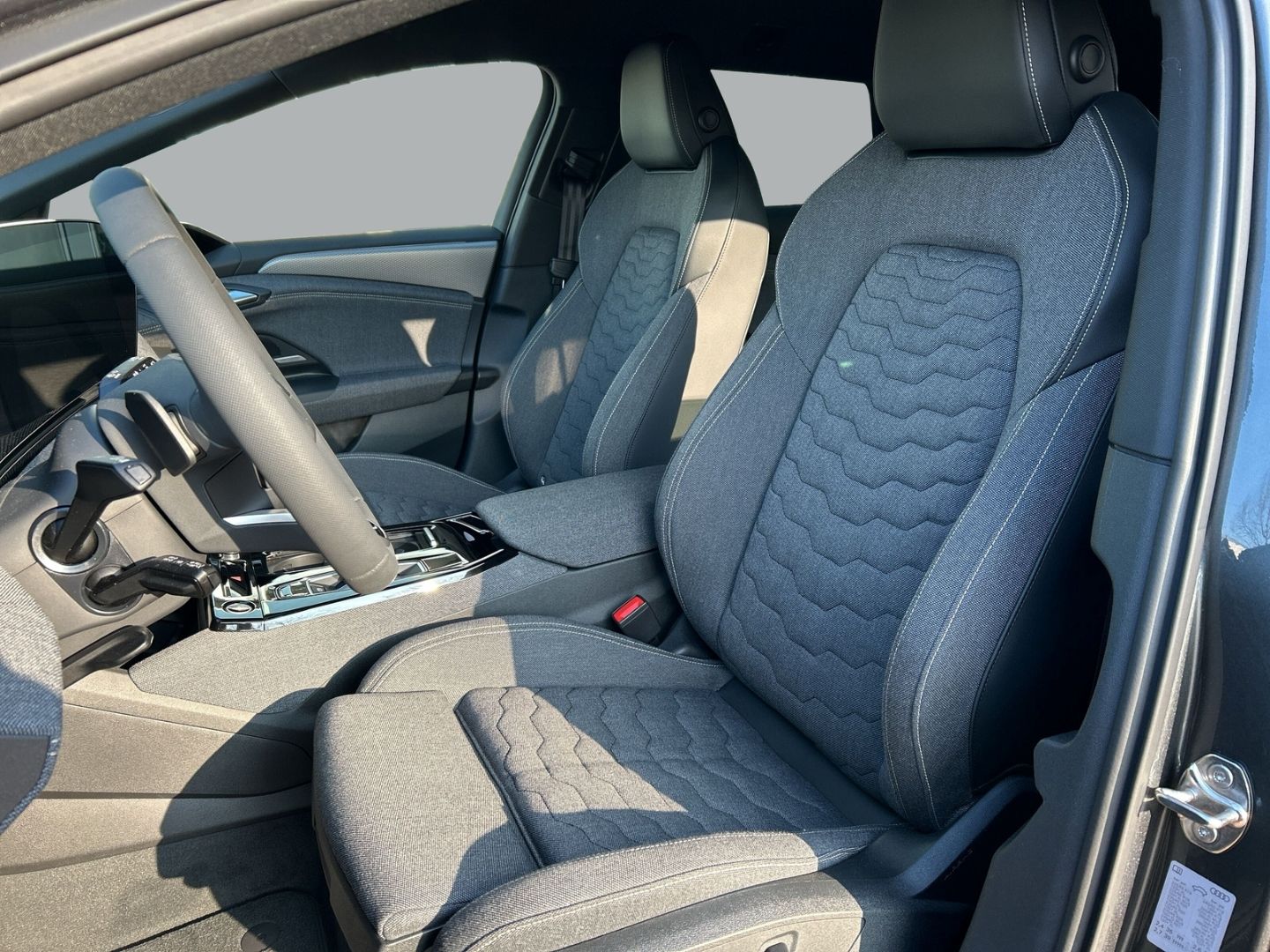 Fahrzeugabbildung Audi A6 AVANT E-TRON PERF. LED,360°KAMERA,B&O,MEMORY