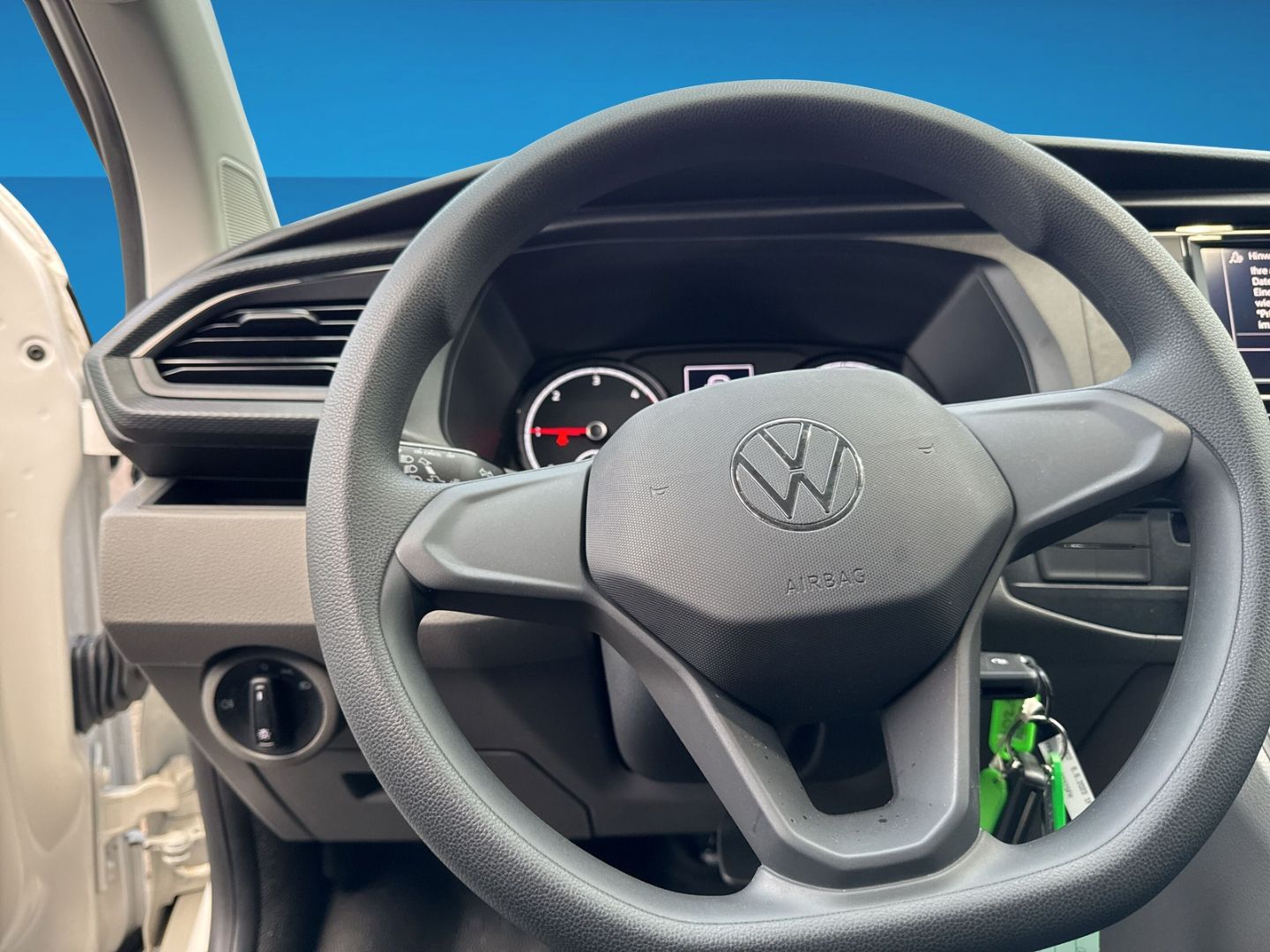 Fahrzeugabbildung Volkswagen T6.1 Kasten 2.0 TDI lang L2H1 Rear View DSG