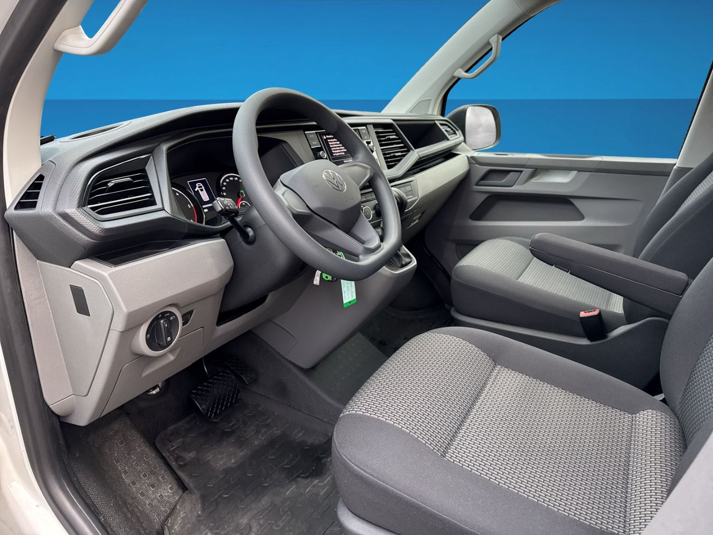 Fahrzeugabbildung Volkswagen T6.1 Kasten 2.0 TDI lang L2H1 Rear View DSG
