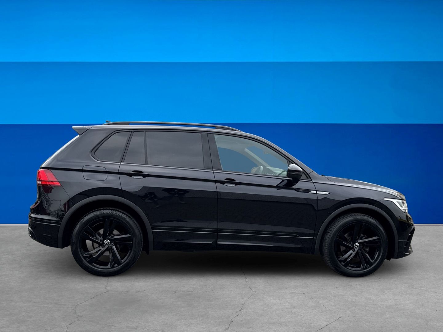 Fahrzeugabbildung Volkswagen Tiguan 2.0 TDI R-Line Black Style Premium-Paket