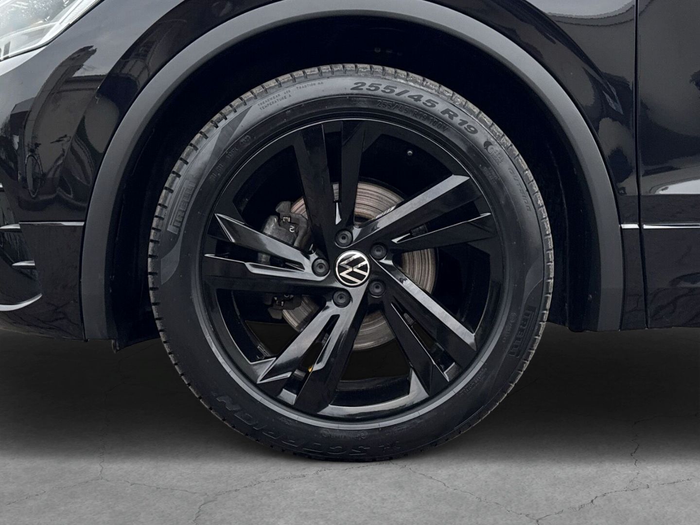 Fahrzeugabbildung Volkswagen Tiguan 2.0 TDI R-Line Black Style Premium-Paket