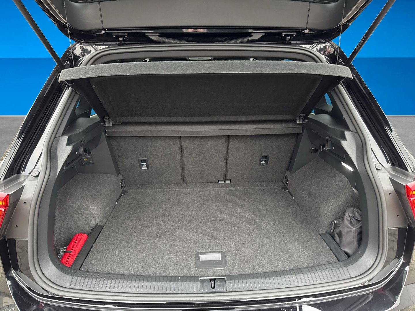 Fahrzeugabbildung Volkswagen Tiguan 2.0 TDI R-Line Black Style Premium-Paket