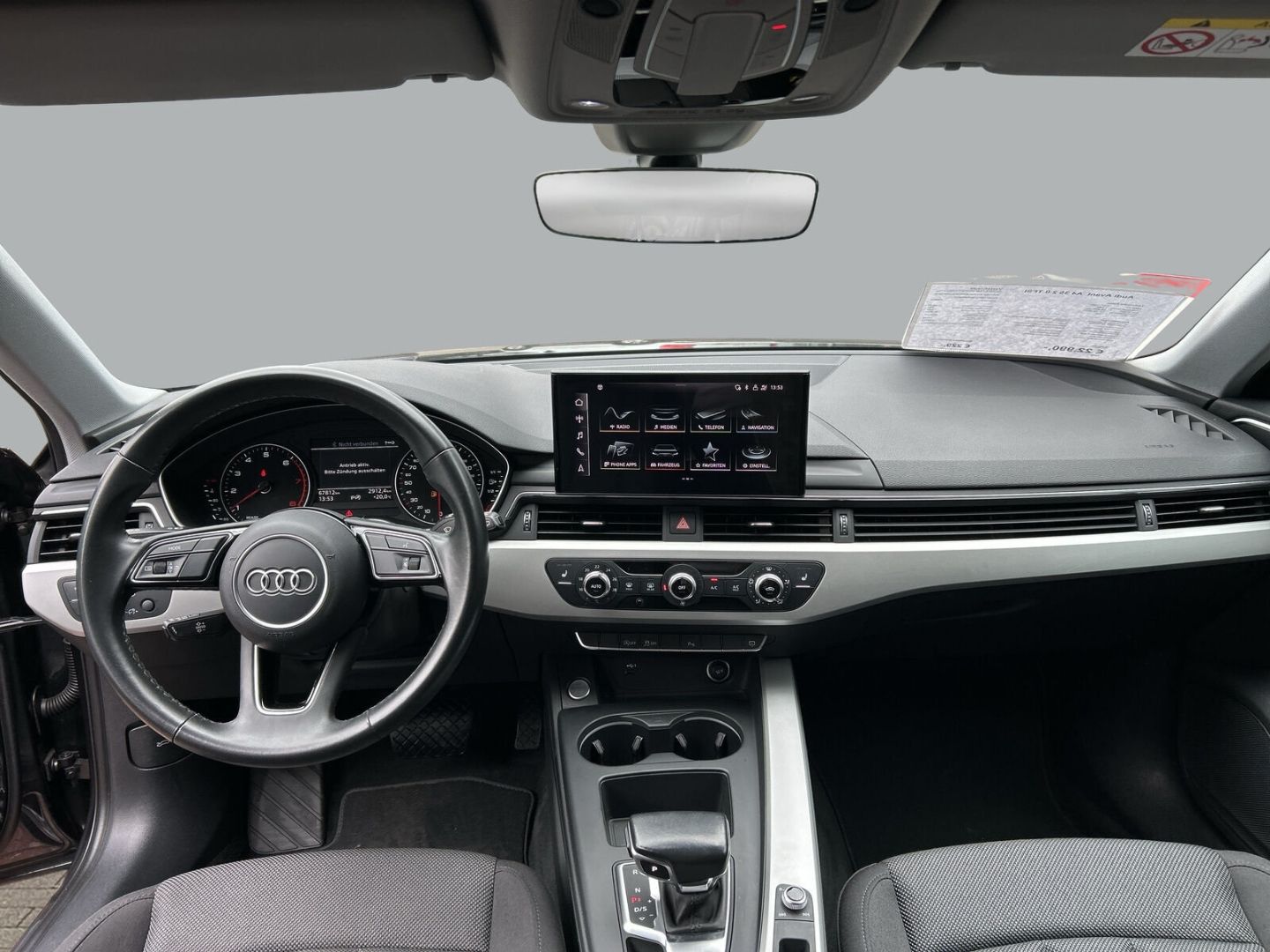 Fahrzeug 12 Fahrzeugabbildung Audi A4 Avant 35 TFSI advanced - mit KI generiert/bearbeitet