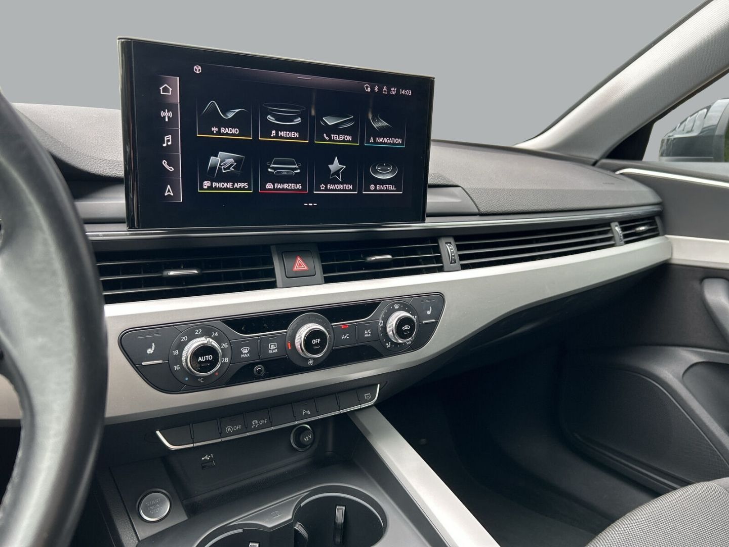 Fahrzeug 15 Fahrzeugabbildung Audi A4 Avant 35 TFSI advanced - mit KI generiert/bearbeitet