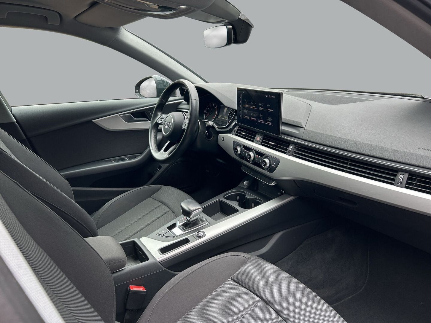 Fahrzeug 19 Fahrzeugabbildung Audi A4 Avant 35 TFSI advanced - mit KI generiert/bearbeitet