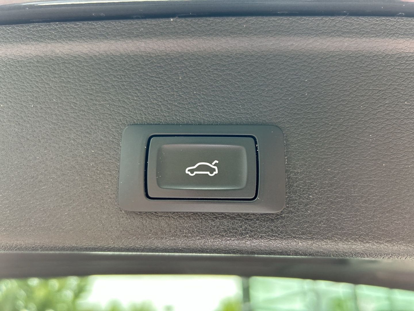 Fahrzeug 23 Fahrzeugabbildung Audi A4 Avant 35 TFSI advanced - mit KI generiert/bearbeitet
