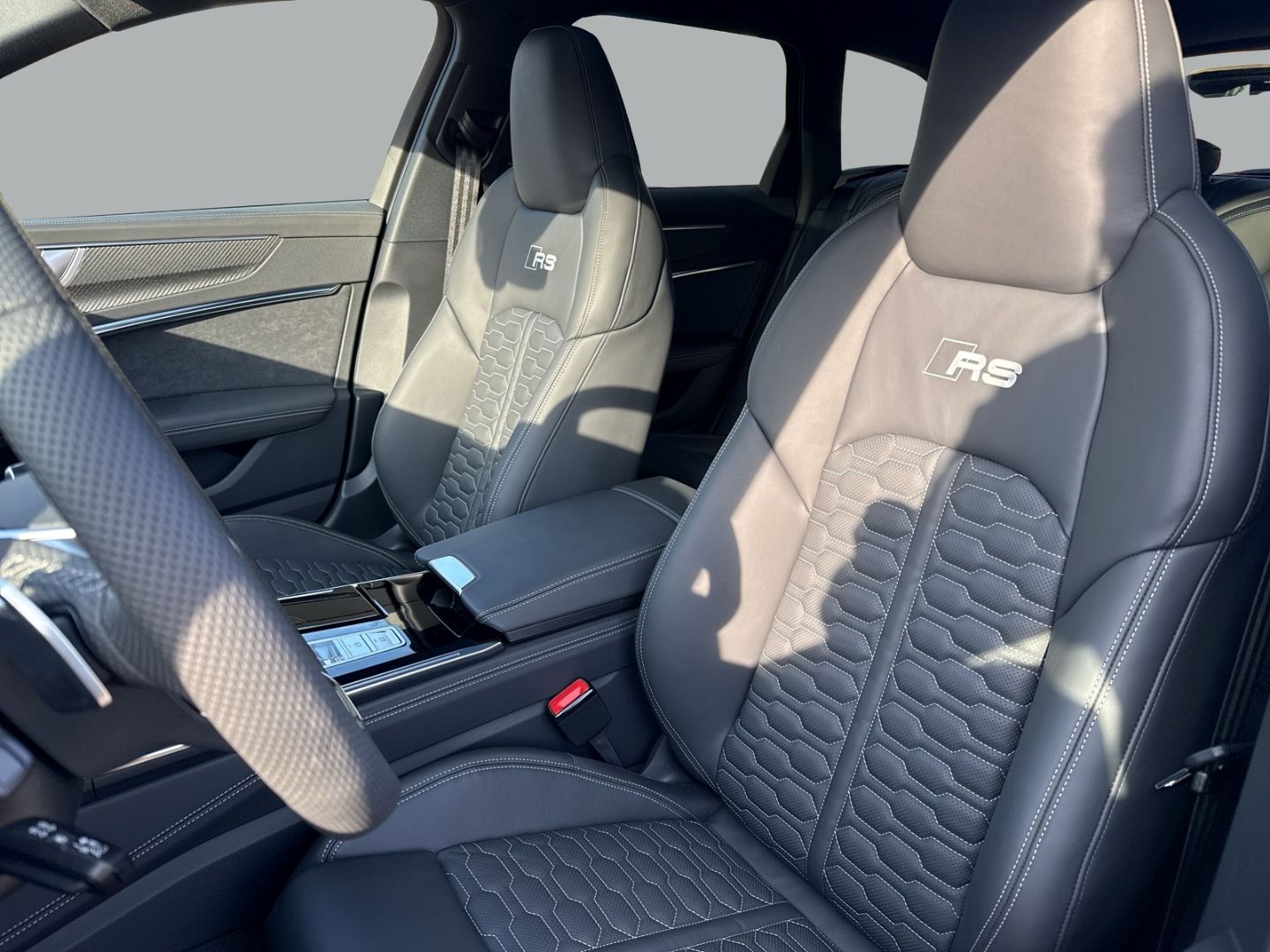 Fahrzeugabbildung Audi RS6 PERFORMANCE,LASER,KERAMIK,PANO,SHZ,HUD,KAMER