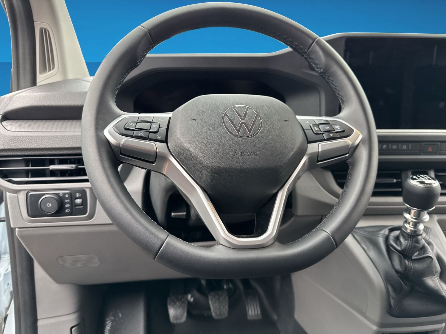Fahrzeugabbildung Volkswagen T7 Transporter Kasten 2,0 l TDI 81 kW 6-Gang KR