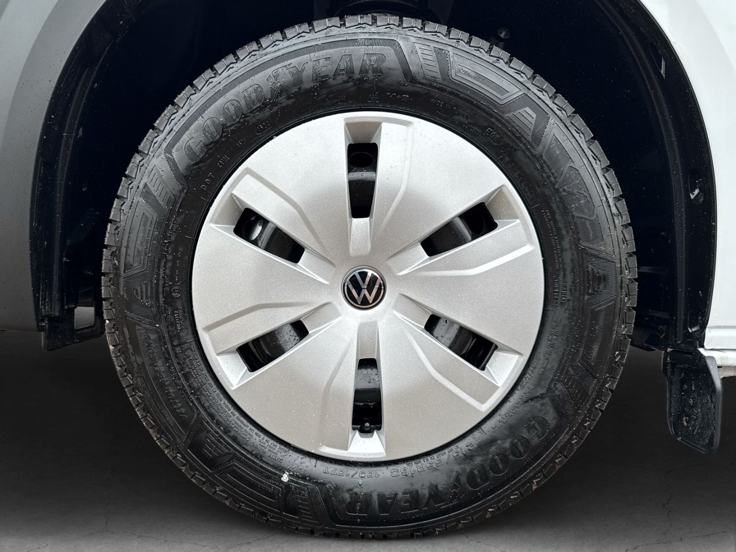 Fahrzeugabbildung Volkswagen T7 Transporter Kasten 2,0 l TDI 81 kW 6-Gang KR