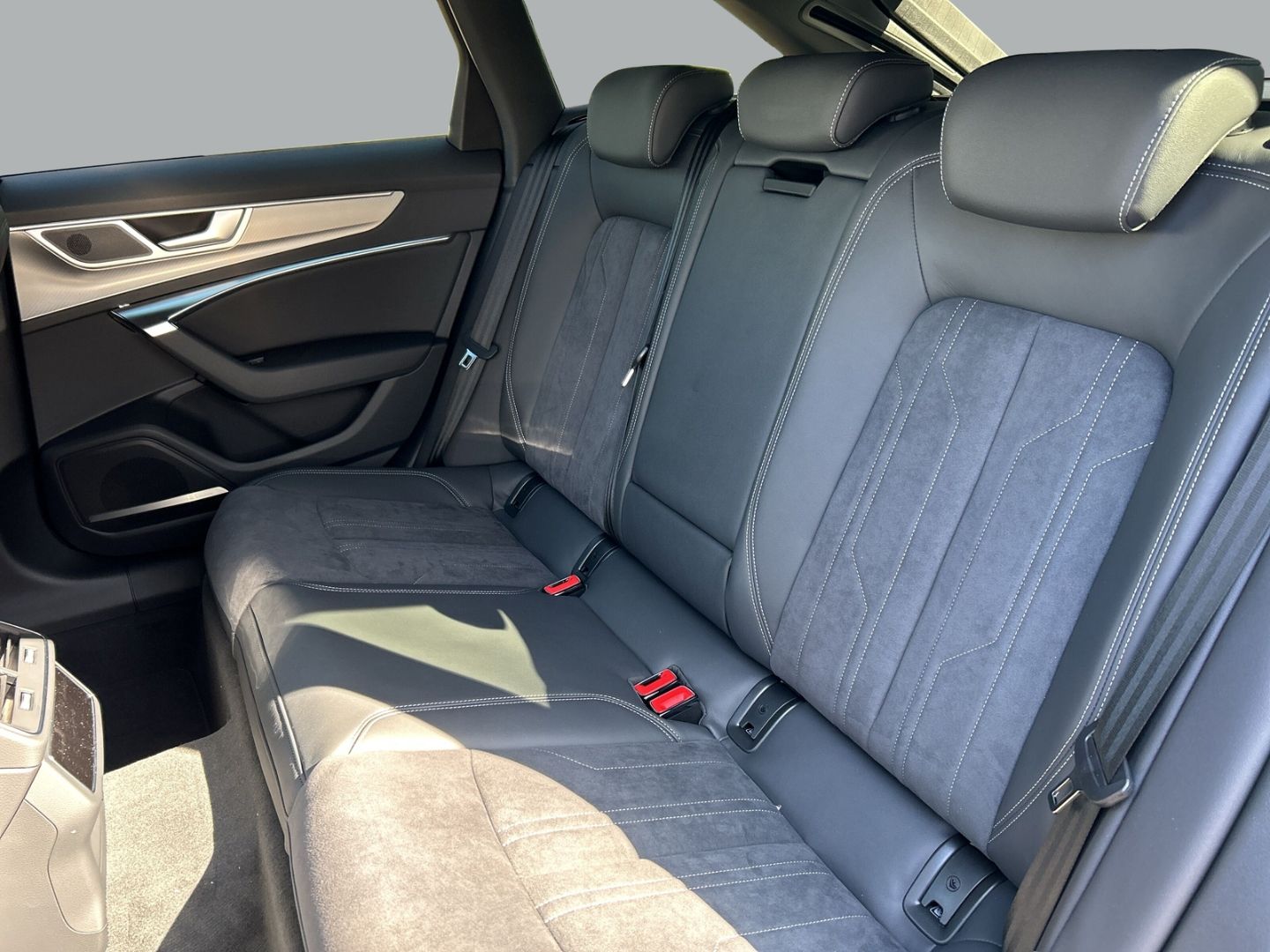 Fahrzeugabbildung Audi A6 45TDI ADVANCED QUATTRO LED,AHK,KAMERA,LUFT,KA