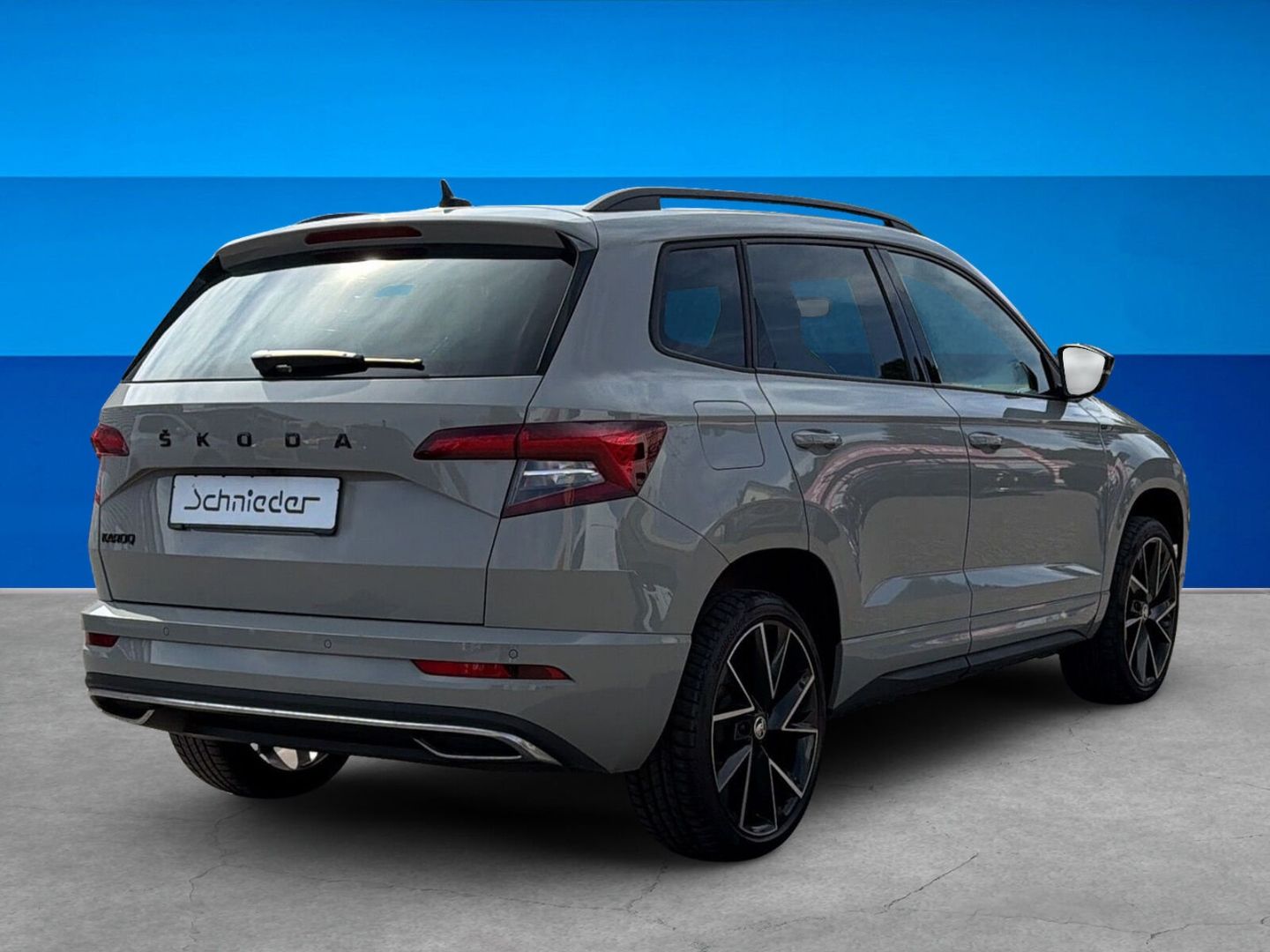Fahrzeug 7 Fahrzeugabbildung SKODA Karoq 1.5 TSI ACT Sportline AHK Kamera Clima - mit KI generiert/bearbeitet