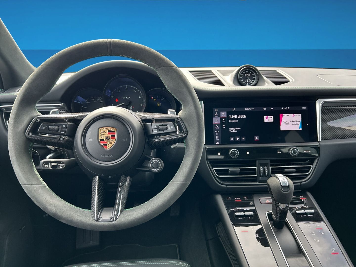 Fahrzeug 13 Fahrzeugabbildung Porsche Macan GTS StandHZG Leder Soundsystem Klimaautom - mit KI generiert/bearbeitet