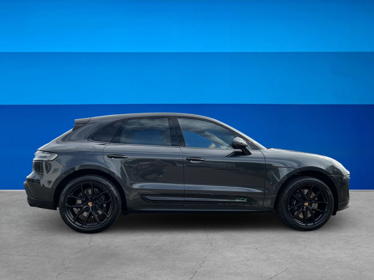 Fahrzeug 4 Fahrzeugabbildung Porsche Macan GTS StandHZG Leder Soundsystem Klimaautom - mit KI generiert/bearbeitet