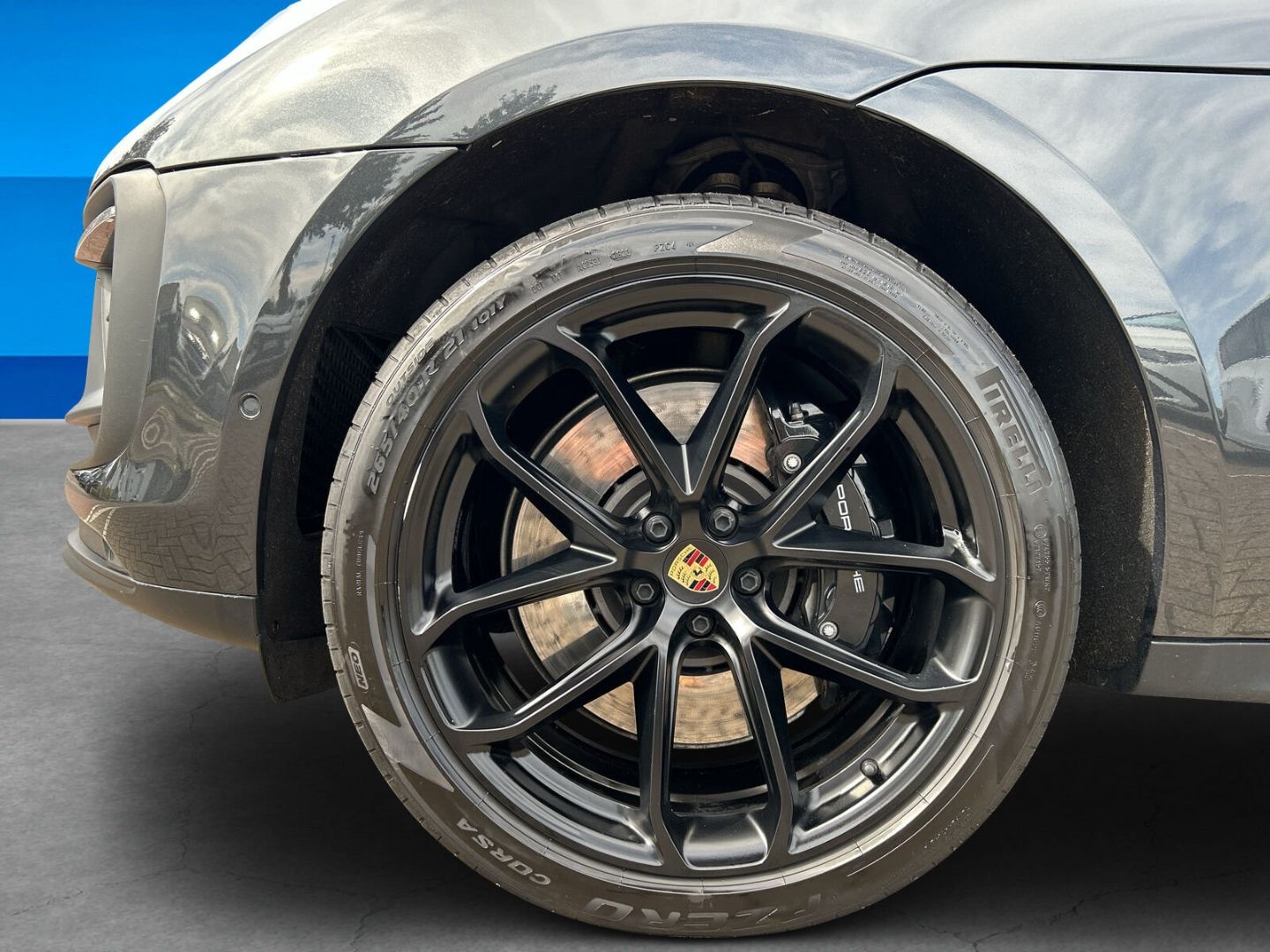 Fahrzeug 9 Fahrzeugabbildung Porsche Macan GTS StandHZG Leder Soundsystem Klimaautom - mit KI generiert/bearbeitet