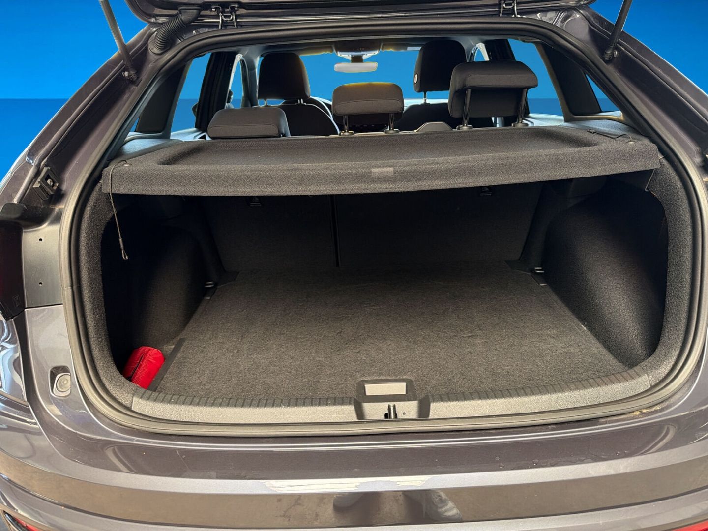 Fahrzeug 11 Fahrzeugabbildung Volkswagen Taigo 1.5 TSI R-Line Rear View Navi Clima - mit KI generiert/bearbeitet
