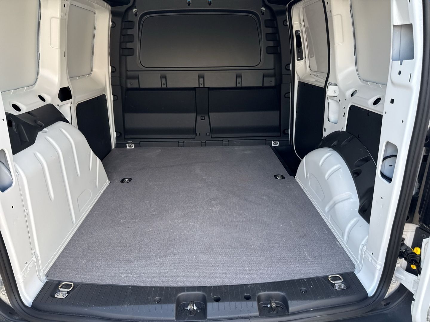 Fahrzeugabbildung Volkswagen Caddy Cargo 2.0 TDI Rear View Sitzheizung