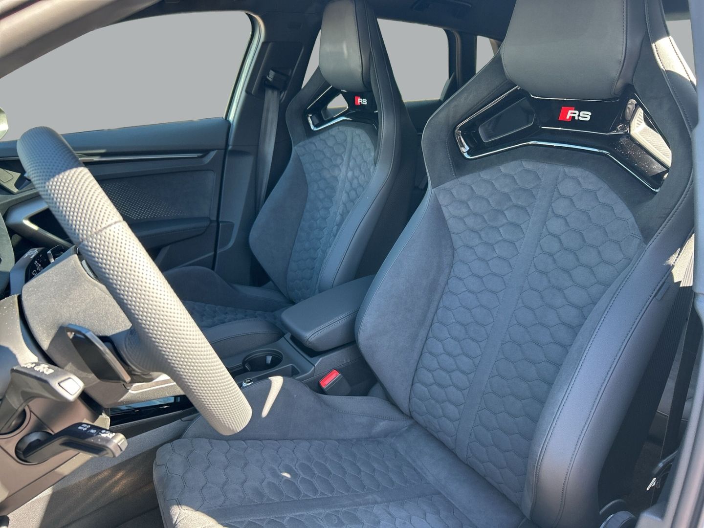 Fahrzeugabbildung Audi RS3 SPORTB, LED,PANO,SPORTABGAS,SCHALENSITZE,KAM