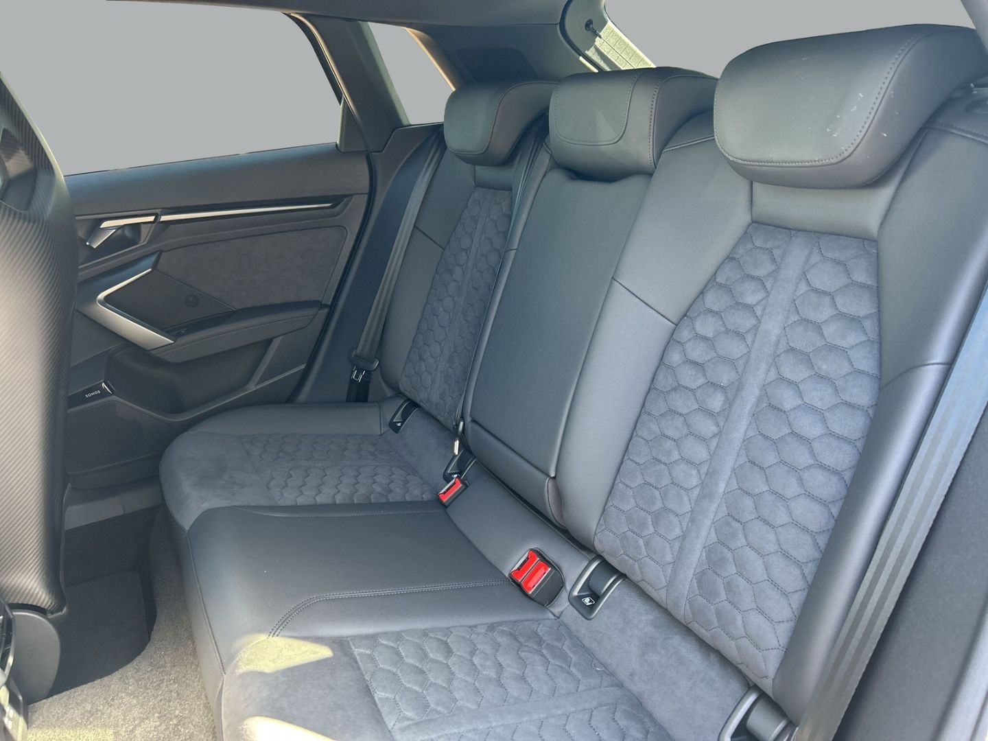 Fahrzeugabbildung Audi RS3 SPORTB, LED,PANO,SPORTABGAS,SCHALENSITZE,KAM
