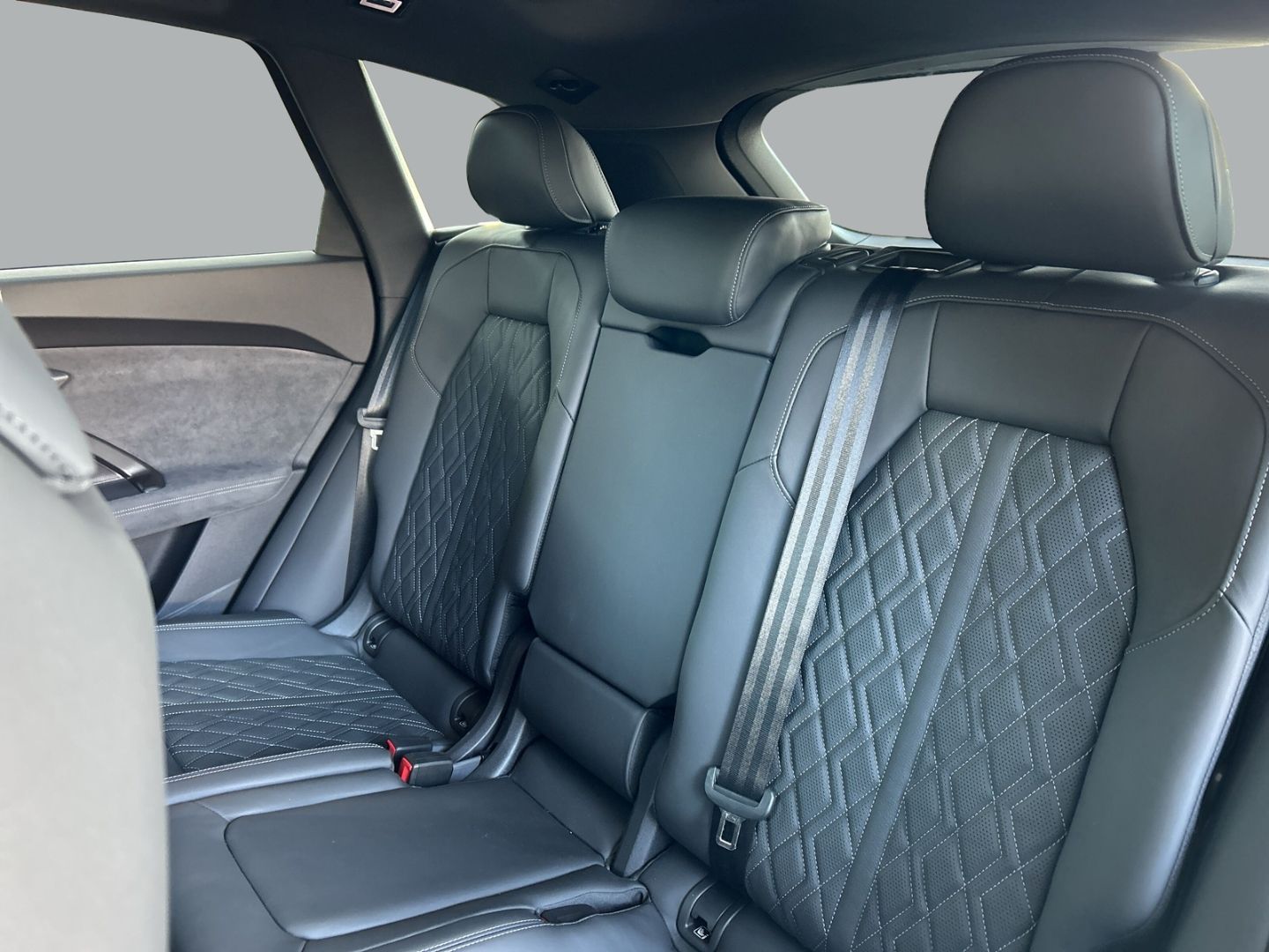 Fahrzeugabbildung Audi SQ5 TFSI LED,HUD,PANO,MASSAGE,TECHPRO,LUFTFEDER