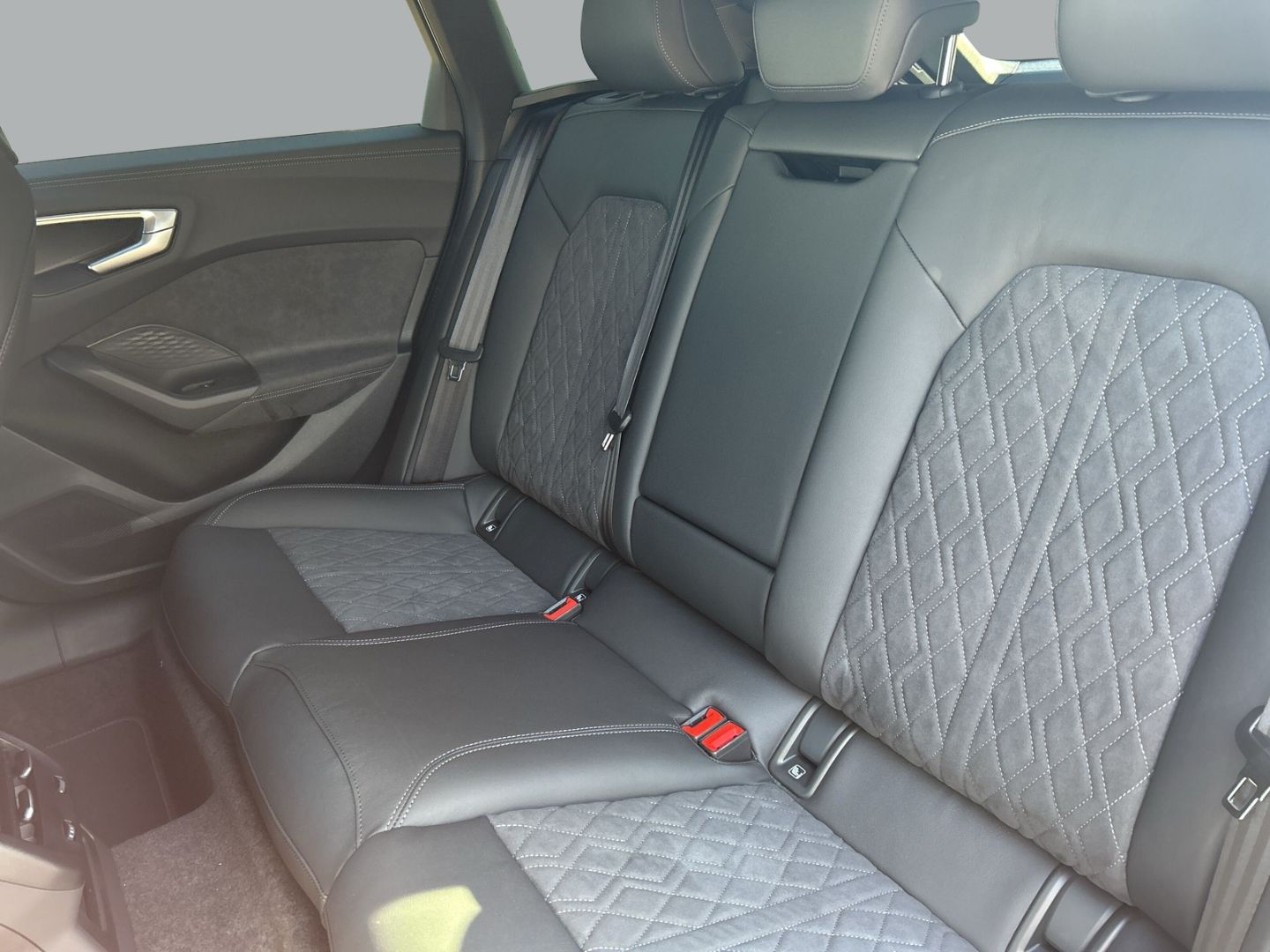 Fahrzeugabbildung Audi A5 AVANT TDI EDITION,LED,TECHPLUS,AHK,PDC,SLINE