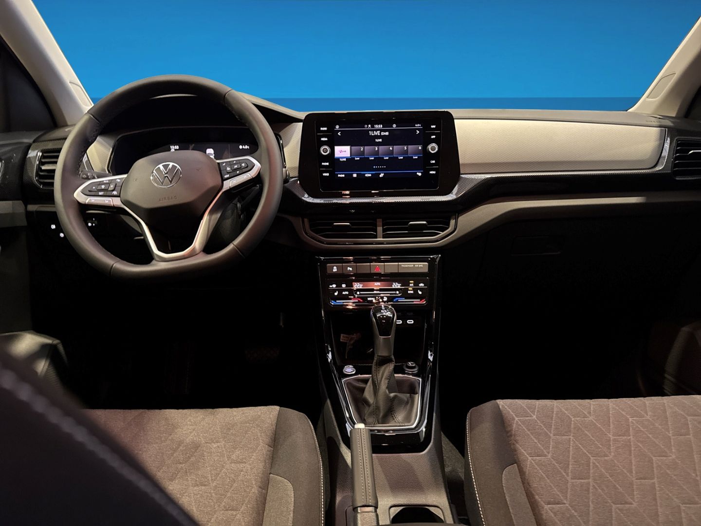 Fahrzeugabbildung Volkswagen T-Cross 1.0 TSI Life DSG AHK Climatronic