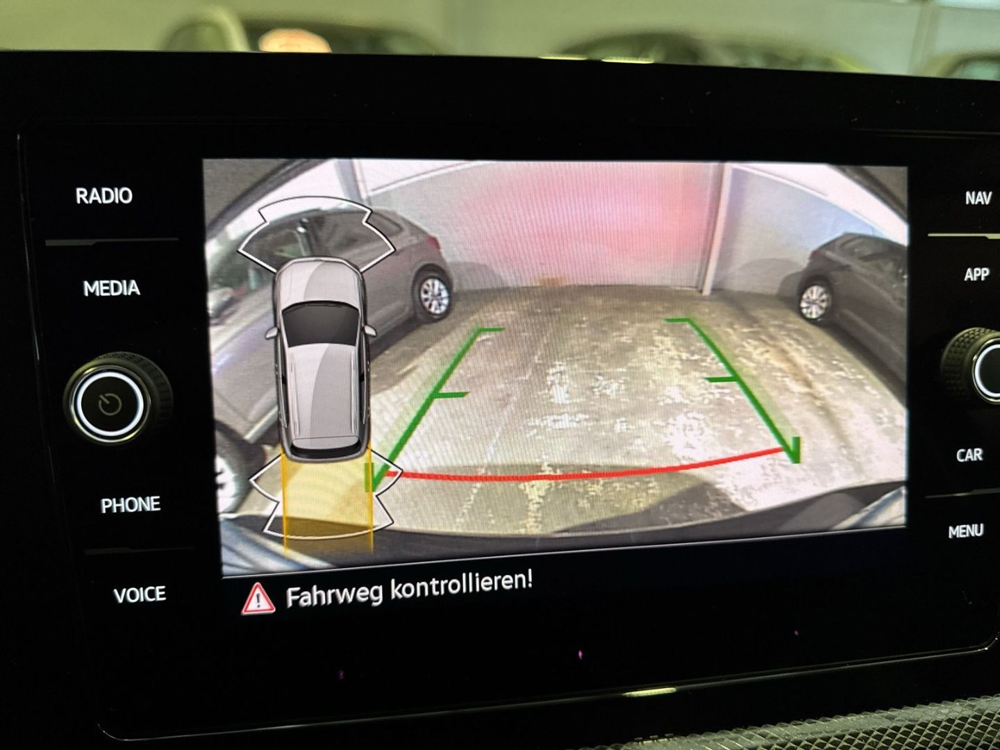 Fahrzeugabbildung Volkswagen T-Cross 1.0 TSI Life DSG AHK Climatronic