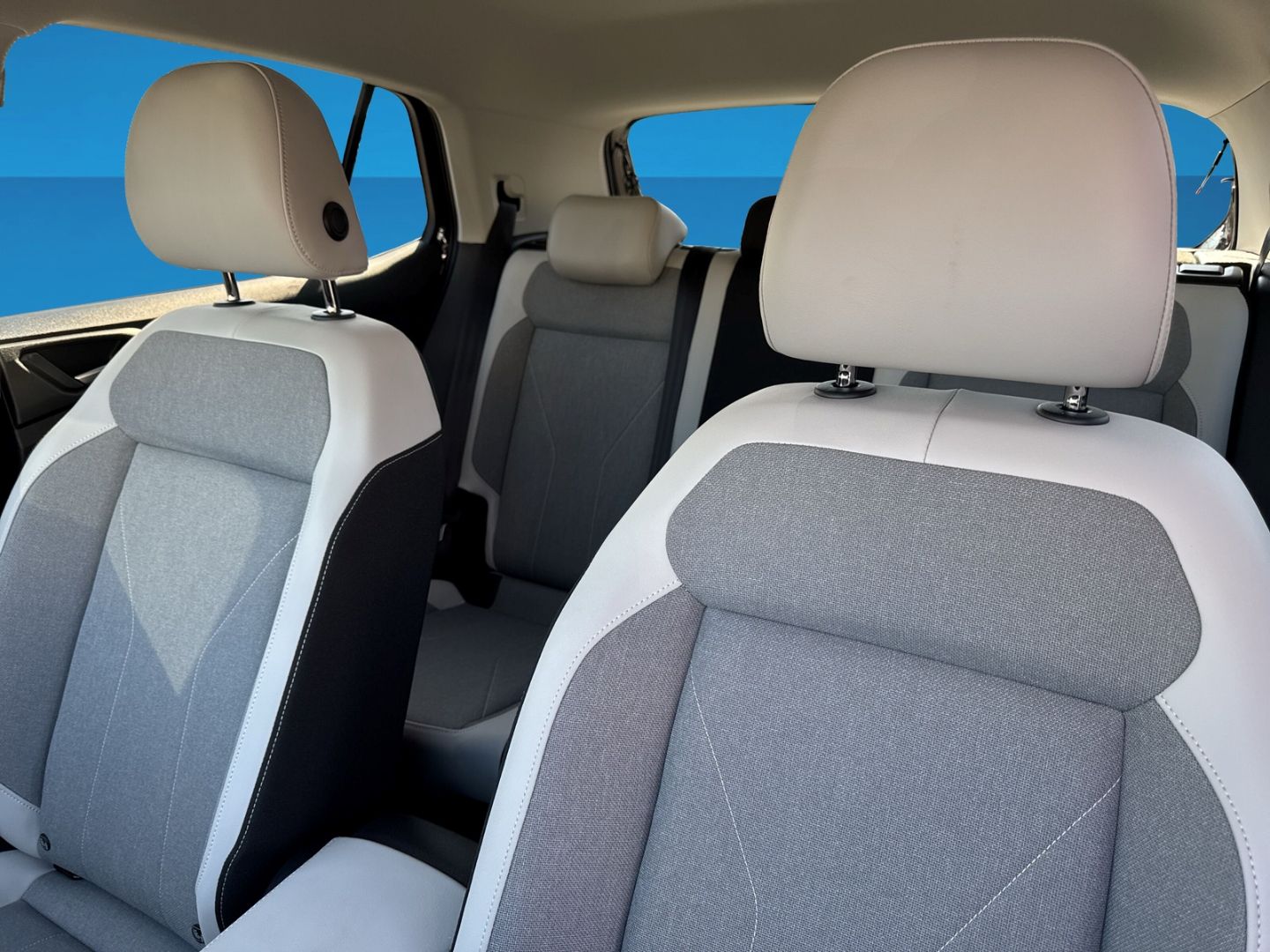 Fahrzeugabbildung Volkswagen T-Cross 1.0 TSI Style Rear View Clima
