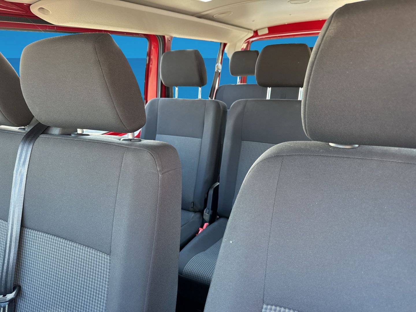Fahrzeugabbildung Volkswagen Transporter Kombi 2.0 TDI Climatic 9-Sitzer-Pake