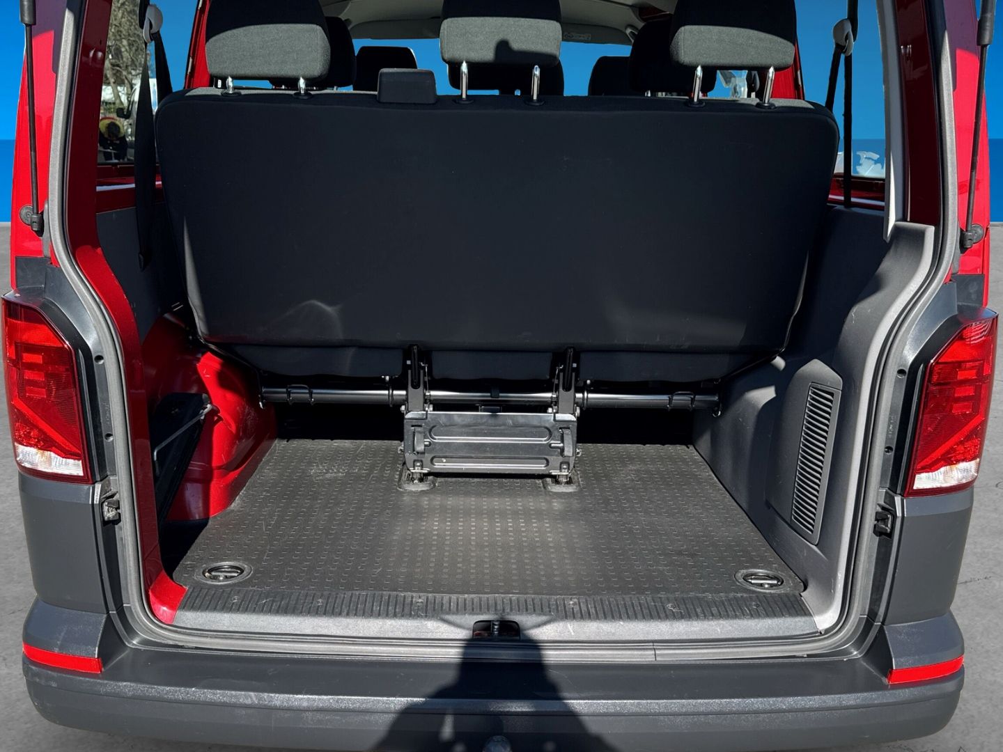 Fahrzeugabbildung Volkswagen Transporter Kombi 2.0 TDI Climatic 9-Sitzer-Pake