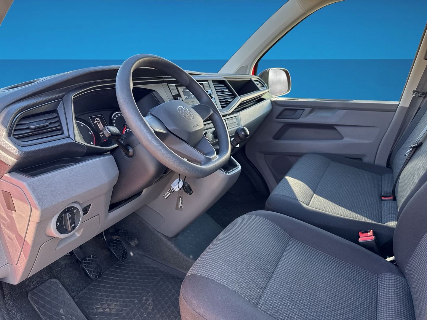 Fahrzeugabbildung Volkswagen Transporter Kombi 2.0 TDI Climatic 9-Sitzer-Pake