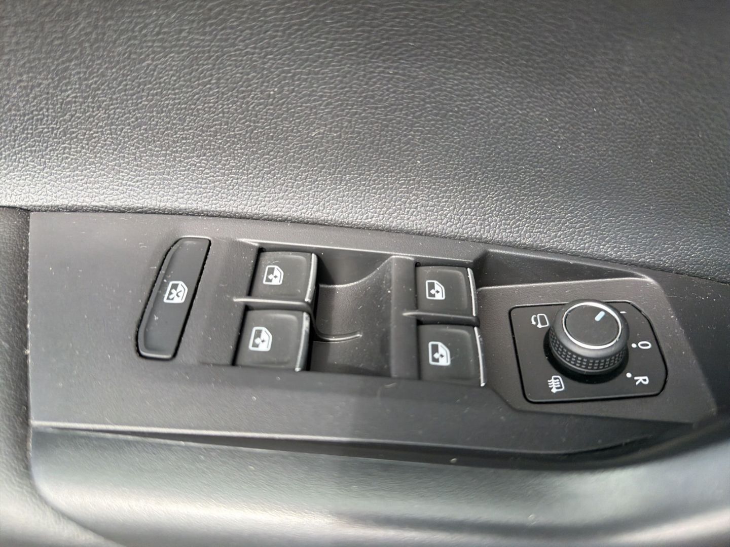 Fahrzeugabbildung Volkswagen Polo 1.0 TSI Goal Rear View AHK LED Navi Clima - mit KI generiert/bearbeitet