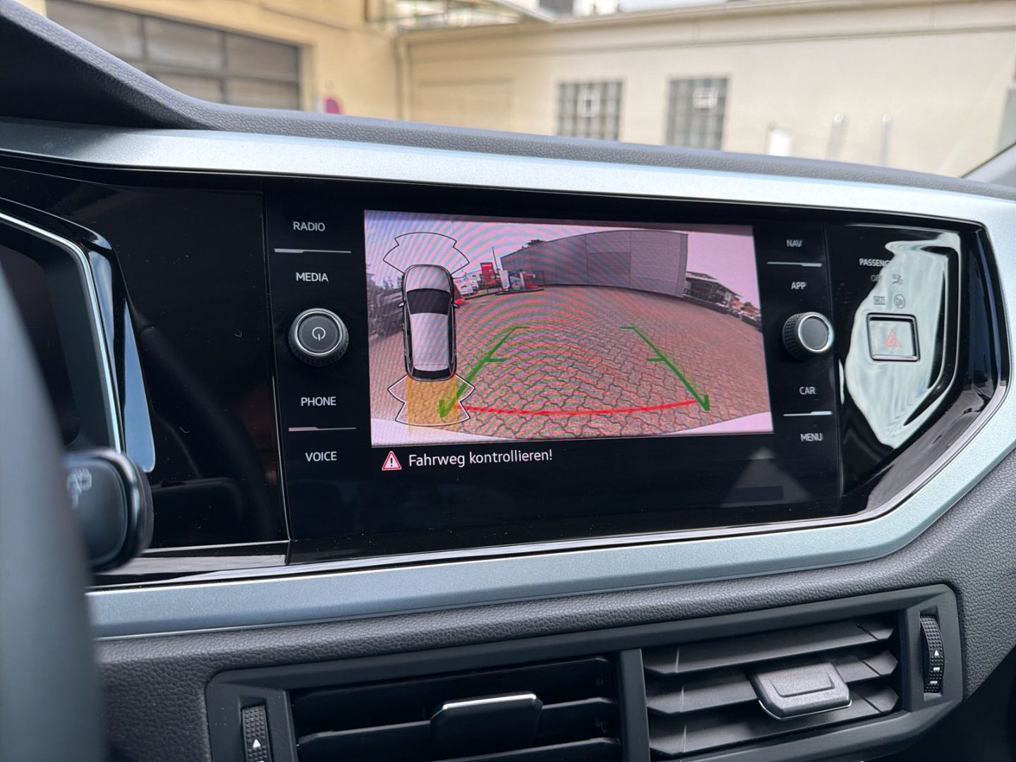 Fahrzeugabbildung Volkswagen Polo 1.0 TSI Goal Rear View AHK LED Navi Clima - mit KI generiert/bearbeitet