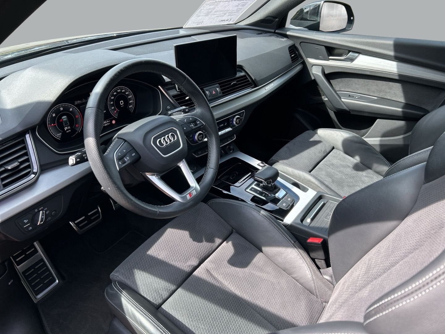 Fahrzeugabbildung Audi Q5 Sportback 40 TDI quattro S tronic S Line - mit KI generiert/bearbeitet