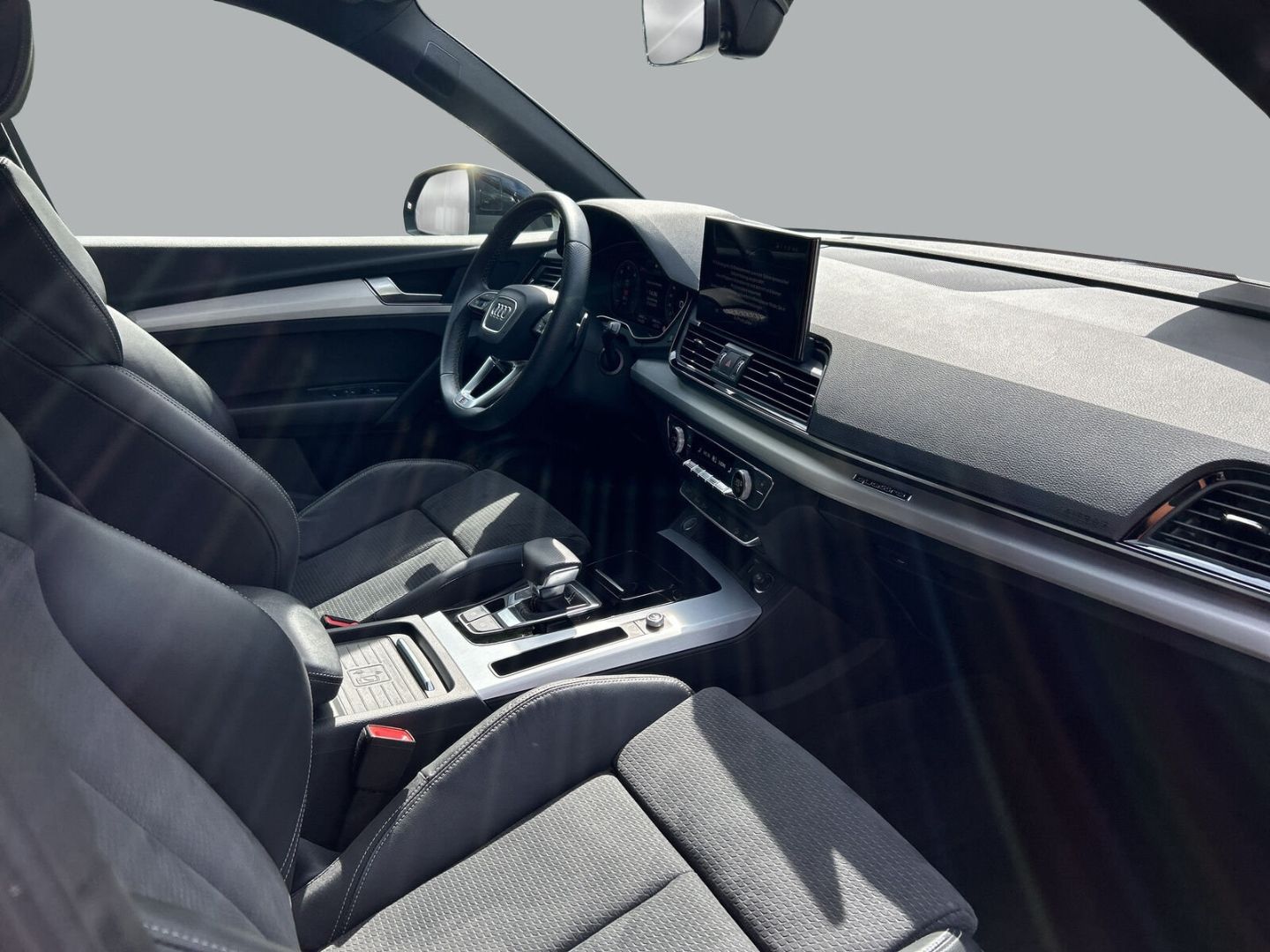 Fahrzeugabbildung Audi Q5 Sportback 40 TDI quattro S tronic S Line - mit KI generiert/bearbeitet