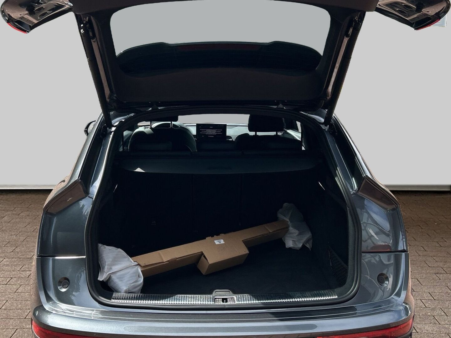 Fahrzeugabbildung Audi Q5 Sportback 40 TDI quattro S tronic S Line - mit KI generiert/bearbeitet