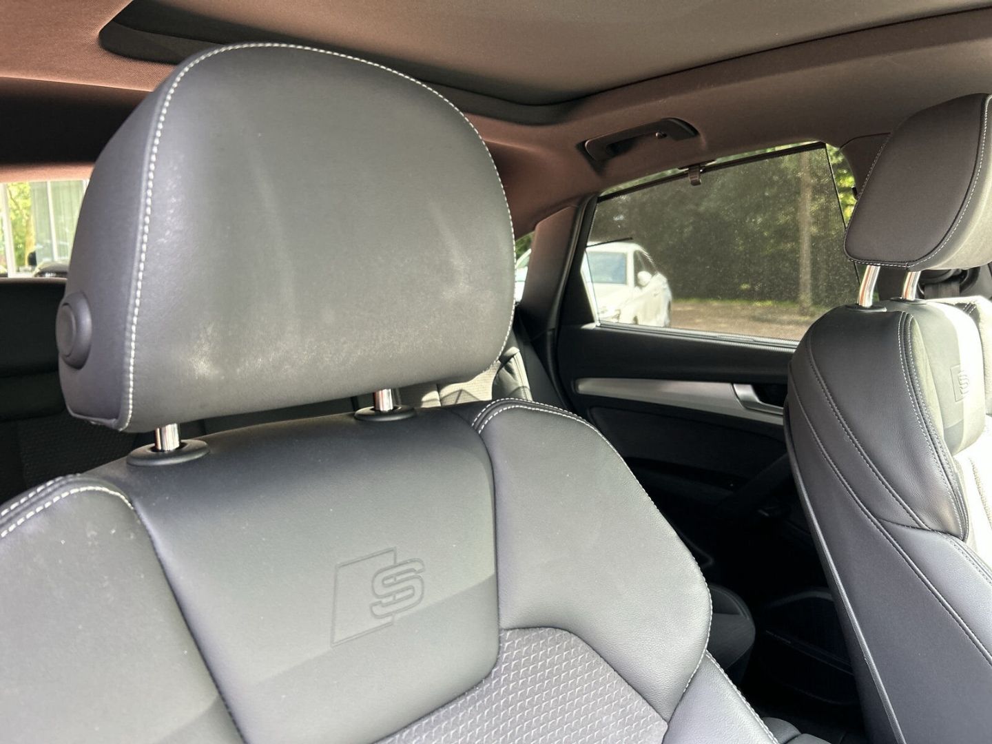 Fahrzeugabbildung Audi Q5 Sportback 40 TDI quattro S tronic S Line - mit KI generiert/bearbeitet