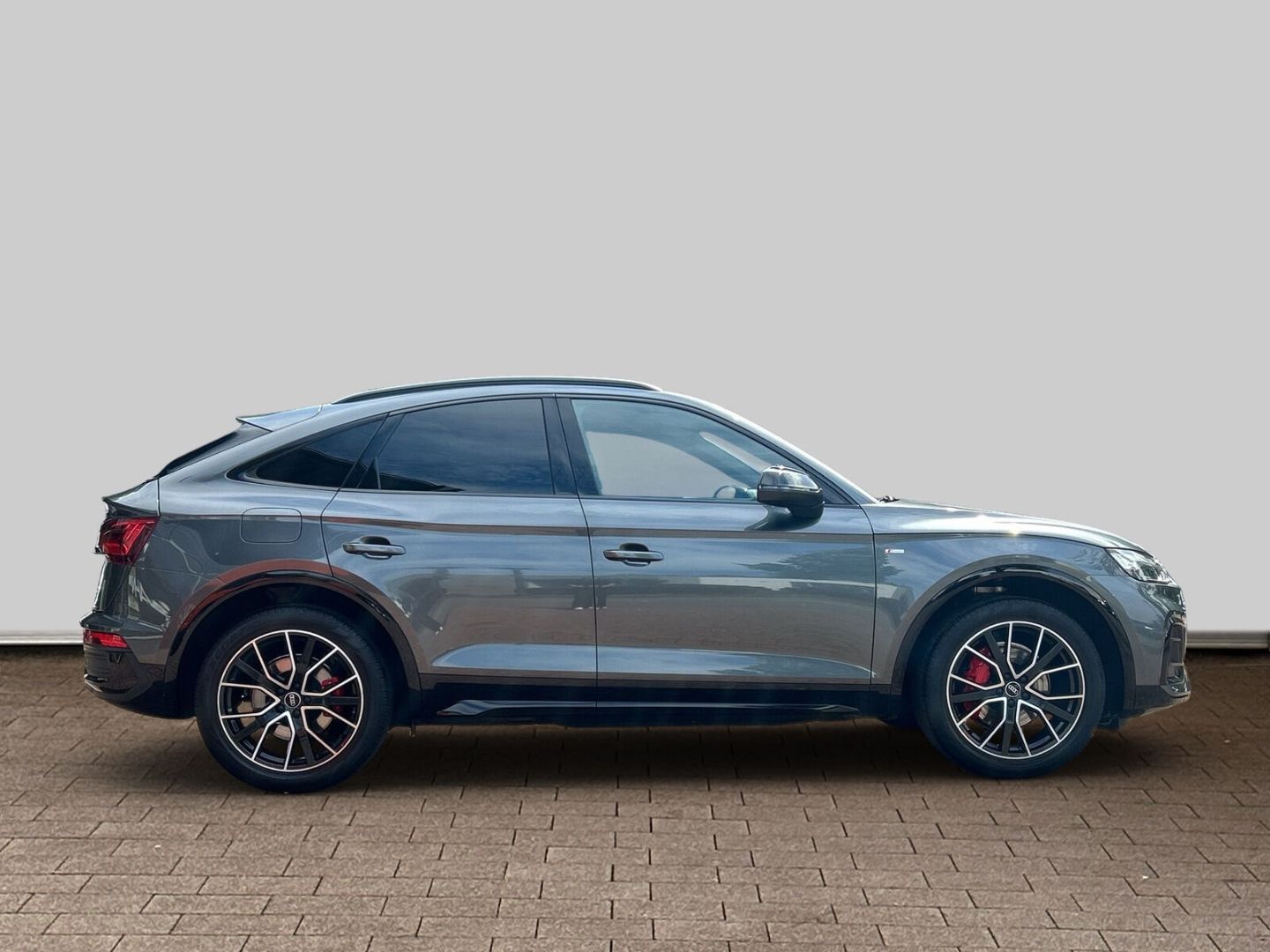 Fahrzeugabbildung Audi Q5 Sportback 40 TDI quattro S tronic S Line - mit KI generiert/bearbeitet