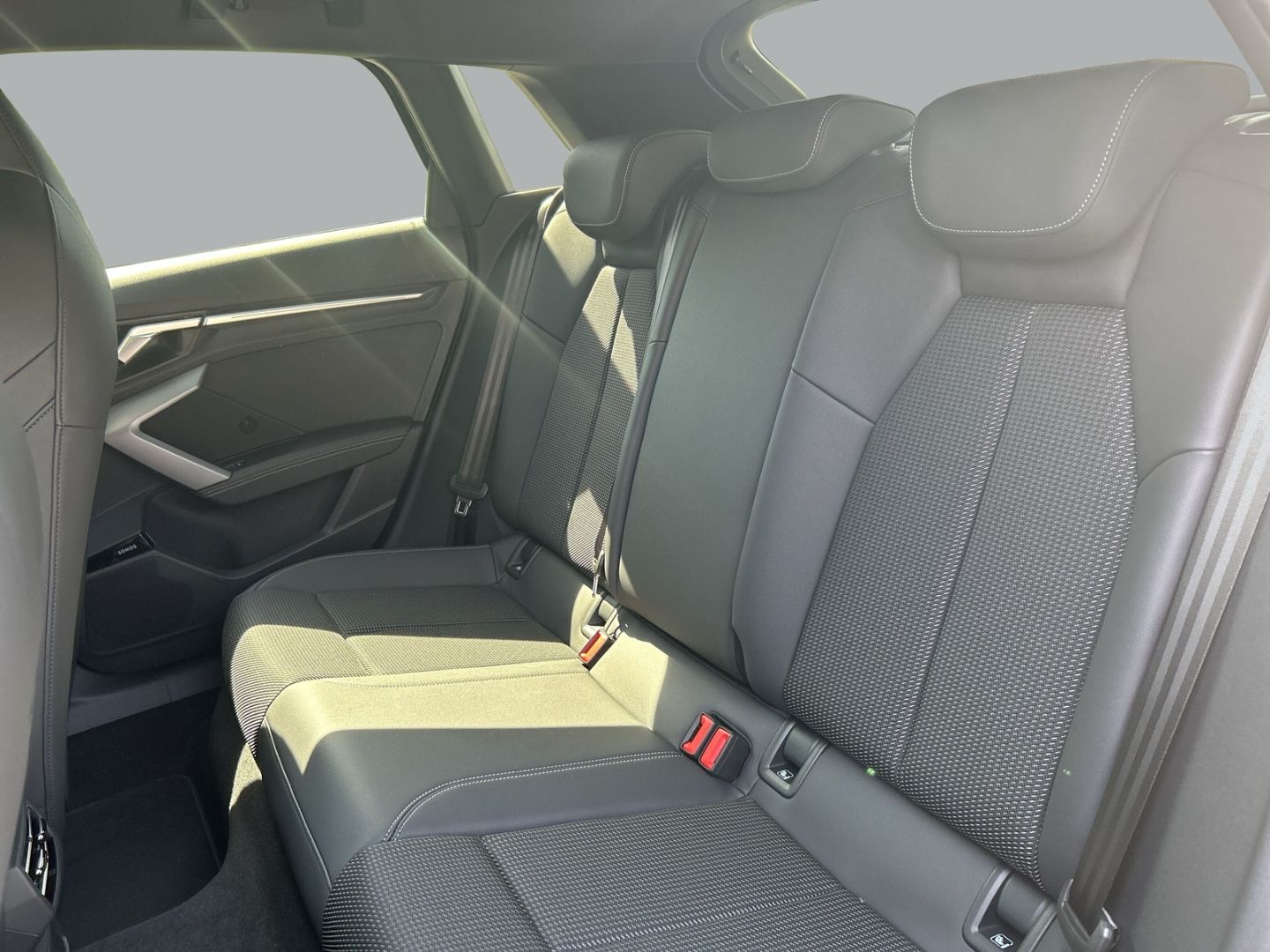 Fahrzeugabbildung Audi A3 SPORTB 45 TFSIe MATRIX,AHK,NAVI,HUD,PARK-LENK